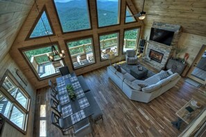 Televisión, chimenea y oficina