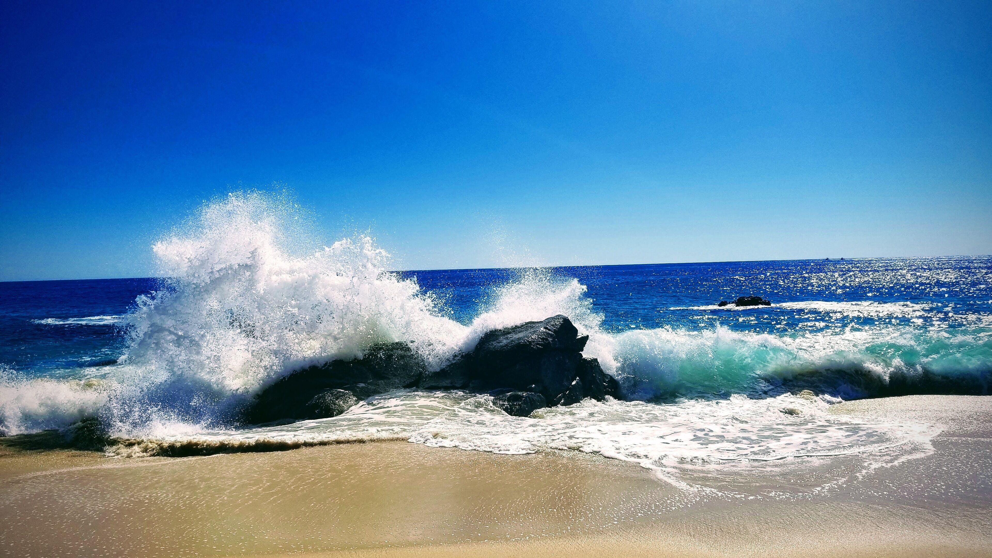 Beach nearby, sun loungers, beach towels