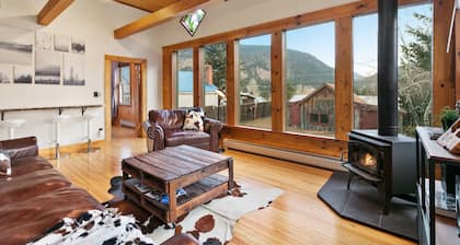 Historic Mountain House close to skiing & outdoor adventures
