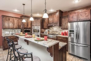 Studio (Multiple Bedrooms) | Property amenity