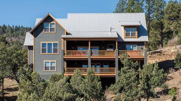 Studio (Multiple Bedrooms) | Property amenity