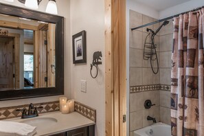 Cabin, 2 Bedrooms | Bathroom | Towels - Aurora Montealis (Ruidoso)