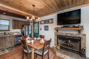 Cabin, 2 Bedrooms | Dining - Aurora Montealis (Ruidoso)