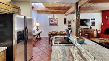 Condo, varias camas, chimenea, vista al jardín (#7 - No Pets) | Interior