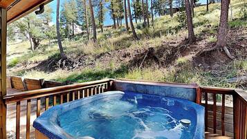 Cabin, 3 Bedrooms | Outdoor spa tub