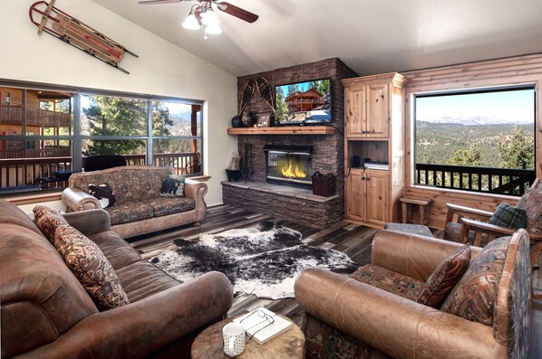 Living area - Ain't No Better View (Ruidoso)