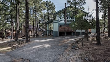 Studio (3 Bedrooms) | Property amenity