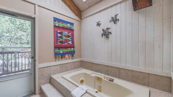 Studio (3 Bedrooms) | Property amenity