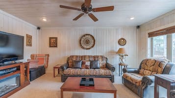 Studio (3 Bedrooms) | Property amenity