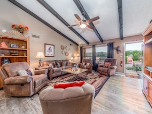 Kondominium (3 Bedrooms) | Bagian depan properti