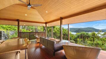 Luxury House, 5 Bedrooms, Private Pool, Ocean View, 2 Golf Buggies | Terrace/patio