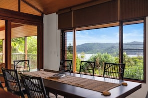 Luxury House, 5 Bedrooms, Private Pool, Ocean View, 2 Golf Buggies | Dining room