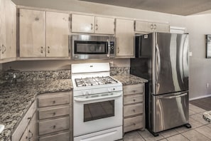 Studio (5 Bedrooms) | Property amenity