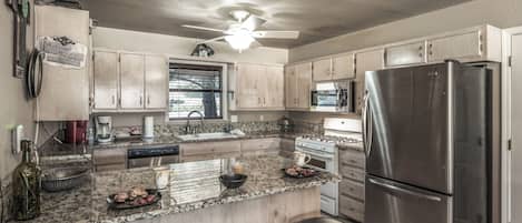 Studio (5 Bedrooms) | Property amenity