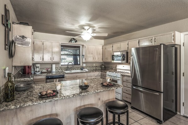 Studio (5 Bedrooms) | Property amenity