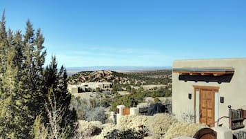 House (3 Bedrooms) | Property amenity