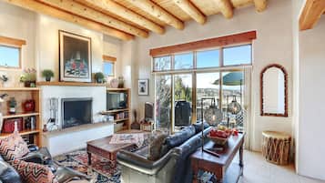 House (3 Bedrooms) | Property amenity