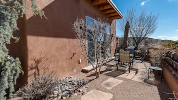 House (3 Bedrooms) | Property amenity