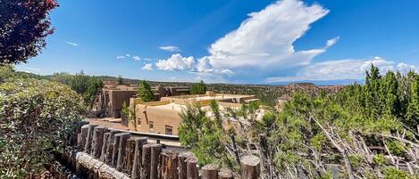 House (3 Bedrooms) | Property amenity