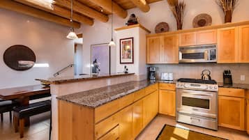 House (3 Bedrooms) | Property amenity