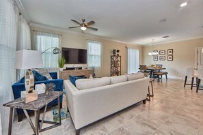 House | Living room | Flat-screen TV - Champions Gate Vista 1355 (Davenport)
