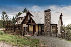 Front of property - Casa Oso Grande by Ruidoso Vacation Rentals (Ruidoso)