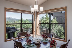 Cabaña, 2 habitaciones | Cocina privada | Refrigerador, microondas, horno y parrilla de estufa
