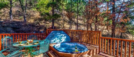 Cabin, 3 Bedrooms | Property grounds