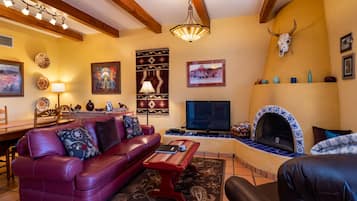 Condo (2 Bedrooms) | Front of property