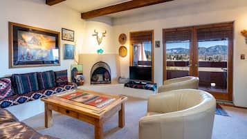 Condo (2 Bedrooms) | Front of property