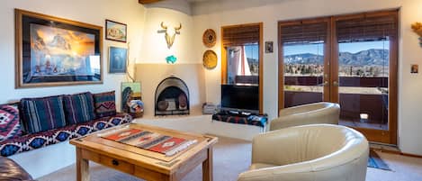 Condo (2 Bedrooms) | Front of property