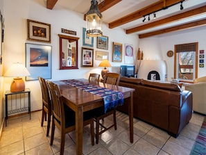 Bloc d'apartaments, diversos llits, pati, vistes a la muntanya (0 - Pet Friendly) | Servei de restauració