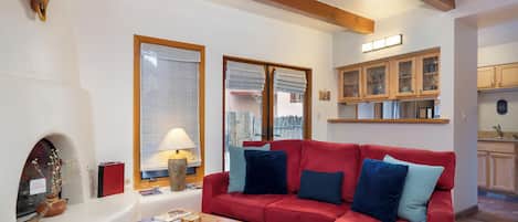 Appart'hôtel, 2 grands lits, patio, vue jardin (#101 - Pets) | Coin séjour