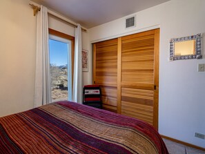 Condo (2 Bedrooms) | Property amenity