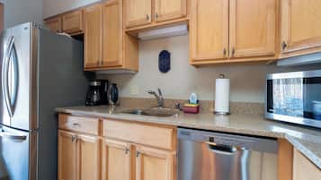 Condo, 2 Queen Beds, Patio, Garden View (#101 - Pets) | Private kitchen | Fridge, microwave, oven, stovetop