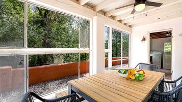Rumah, 3 kamar tidur | Balkon