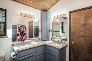 Studio (5 Bedrooms) | Property amenity - Christi and Don's Nuthouse by Ruidoso Vacation Rentals (Ruidoso)