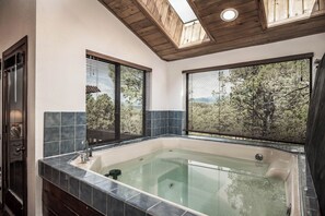 開放式客房 (5 Bedrooms) | 住宿設施服務