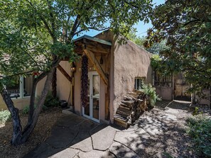 House (1 Bedroom) | Property amenity - Casita Don Manuel by Ruidoso Vacation Rentals (Santa Fe)