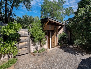 House (1 Bedroom) | Property amenity