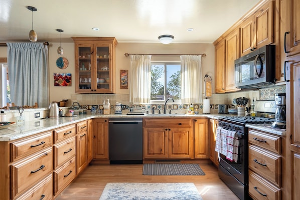 House (3 Bedrooms) | Property amenity