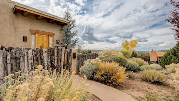 House (2 Bedrooms) | Property amenity