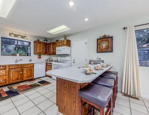 Studio (4 Bedrooms) | Property amenity