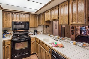 Studio (3 Bedrooms) | Fasilitas properti