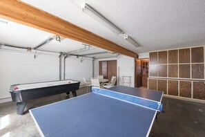 Studio (3 Bedrooms) | Property amenity