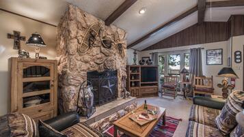 Studio (3 Bedrooms) | Property amenity