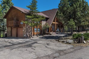 Front of property - Cowboys, Indians and Outlaws by Kokopelli Property Management (Ruidoso)