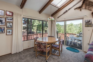 Studio (3 Bedrooms) | Property amenity