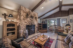 Studio (3 Bedrooms) | Property amenity