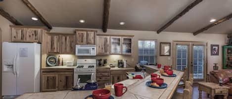 Studio (2 Bedrooms) | Property amenity